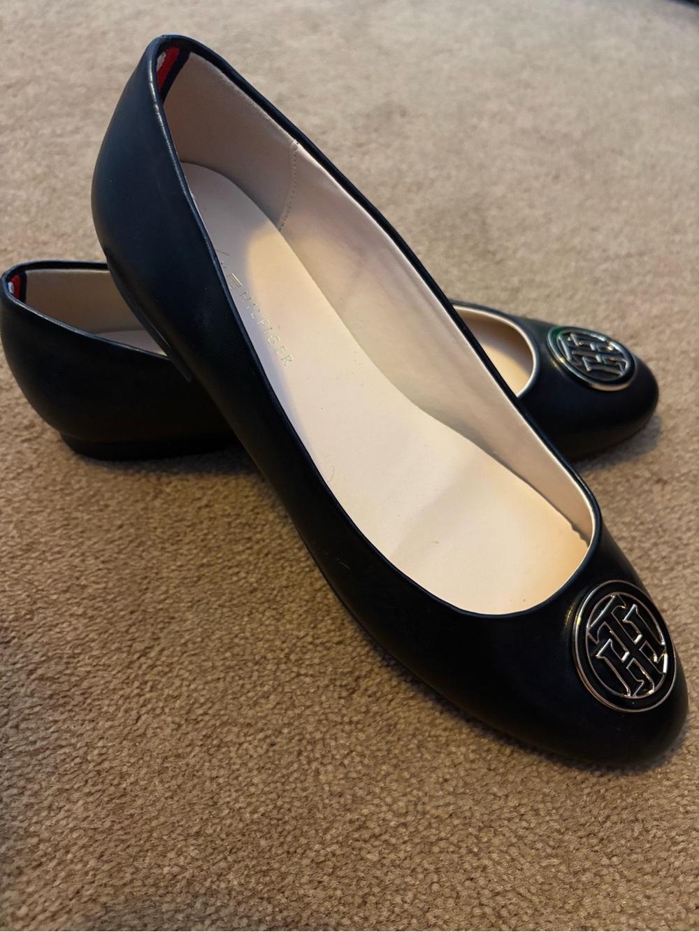 Hilfiger Sz 81/2 Ganimay Black Women's Ballet Flats with Round Logo Accent